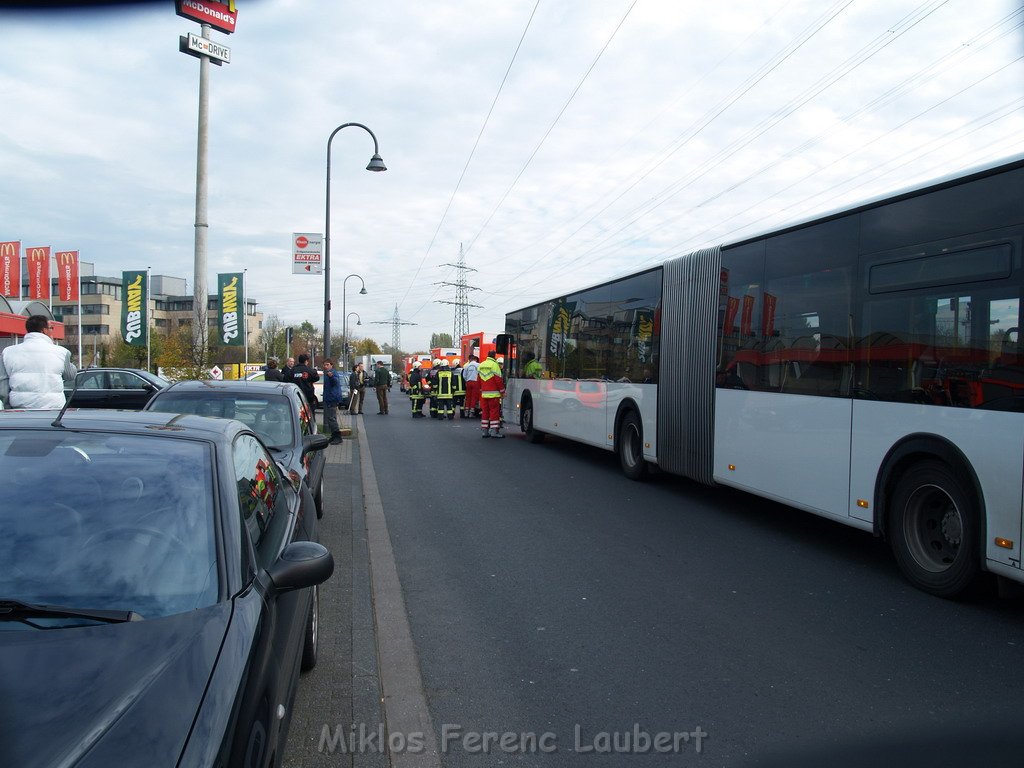 VU KVB Bus Pkw Koeln Porz Gremberghoven August Horchstr  P25.JPG